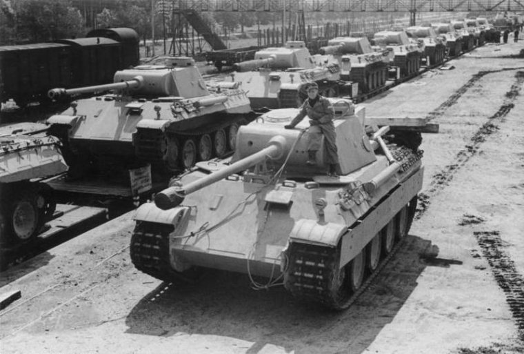 0_1519947413804_Bundesarchiv_Bild_183-H26258,Panzer_V-Panther-.jpg